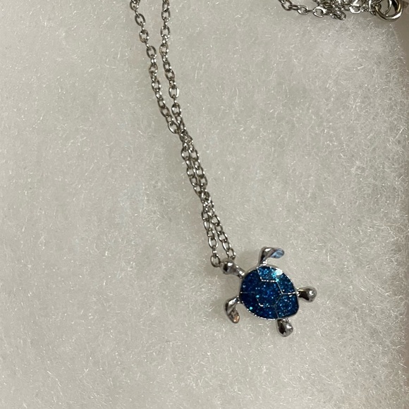 Blue sparkling sea turtle necklace nwt - Picture 2 of 5